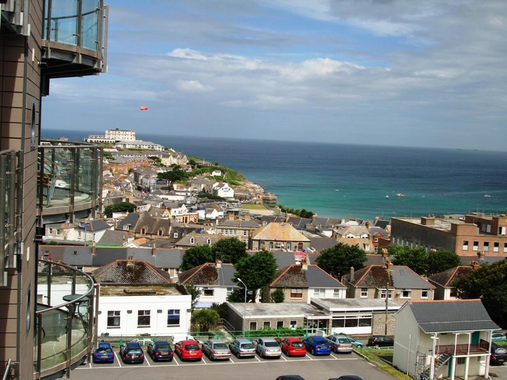 2Bed With Pool & Sea View Apartment New Quay Exteriör bild