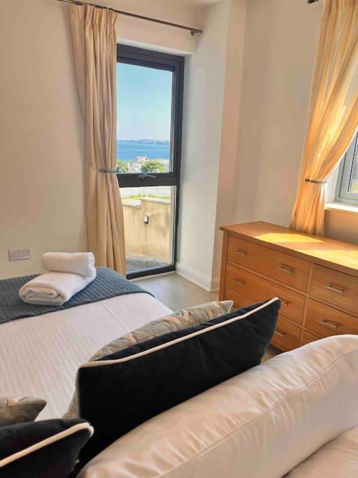 2Bed With Pool & Sea View Apartment New Quay Exteriör bild