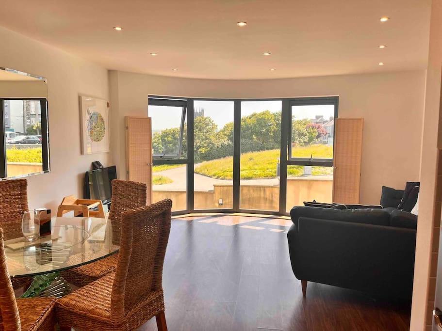 2Bed With Pool & Sea View Apartment New Quay Exteriör bild