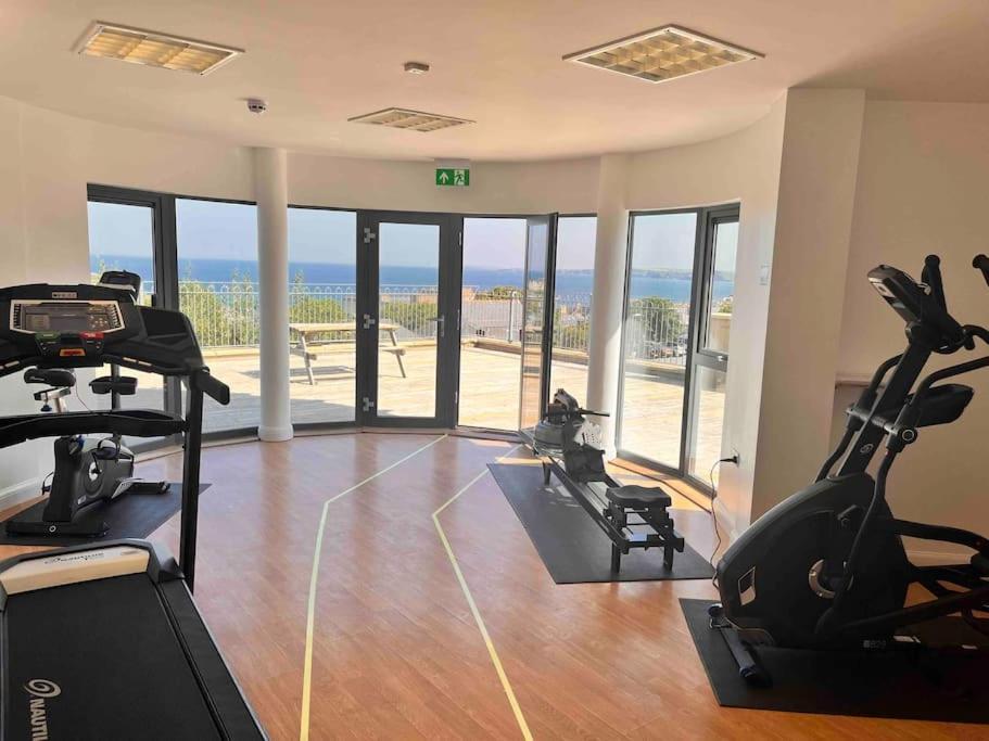 2Bed With Pool & Sea View Apartment New Quay Exteriör bild