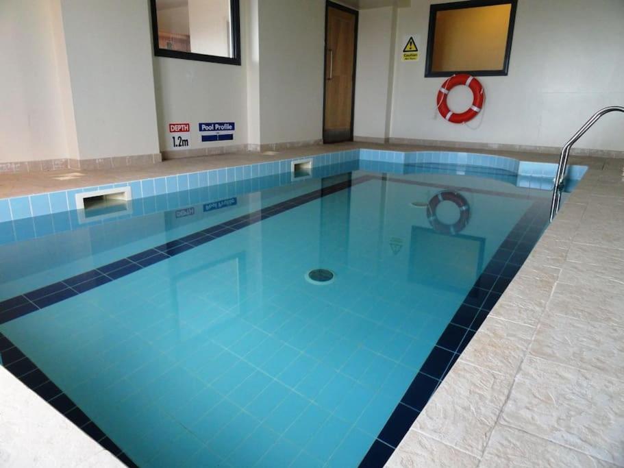 2Bed With Pool & Sea View Apartment New Quay Exteriör bild
